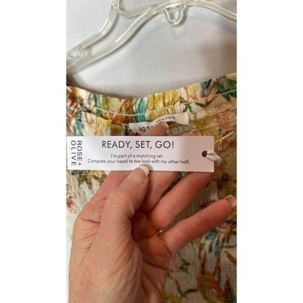 Rise And Olive Hawaiian Smocked Crop Top. Size Small. New. - Picture 5 of 7